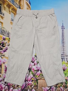 Calvin Klein Light Beige Capri Pants Size XS‎
